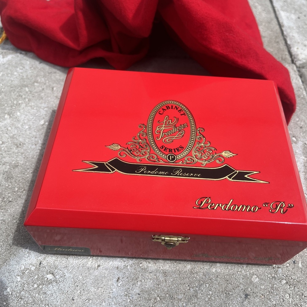 LA TRADICION PERDOMO RESERVE RED ENAMELED EMPTY WOOD CIGAR BOX